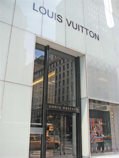 louis vuitton new york hours